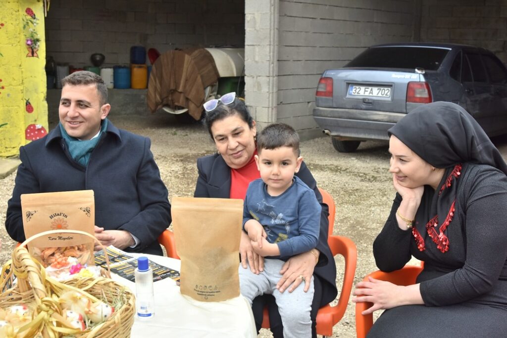 Eğirdir Belediye Başkanı Mustafa Özer, Kadınlar Günü'nde Üreten Kadınları Ziyaret Etti e4