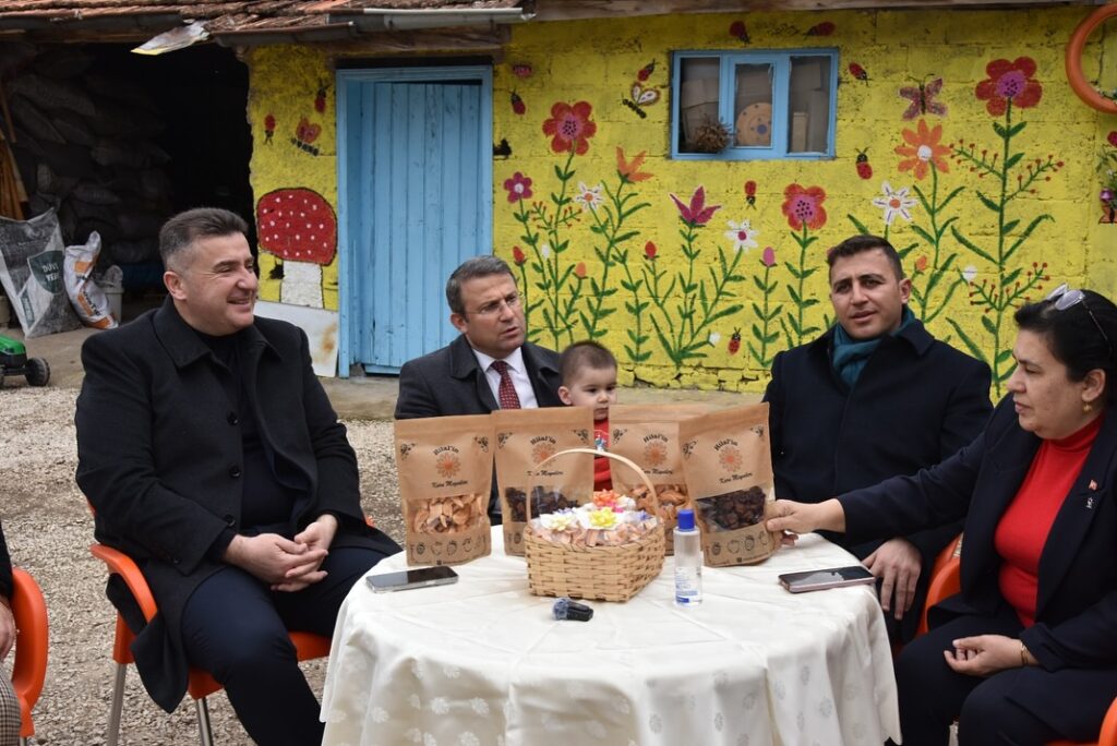 Eğirdir Belediye Başkanı Mustafa Özer, Kadınlar Günü'nde Üreten Kadınları Ziyaret Etti e7
