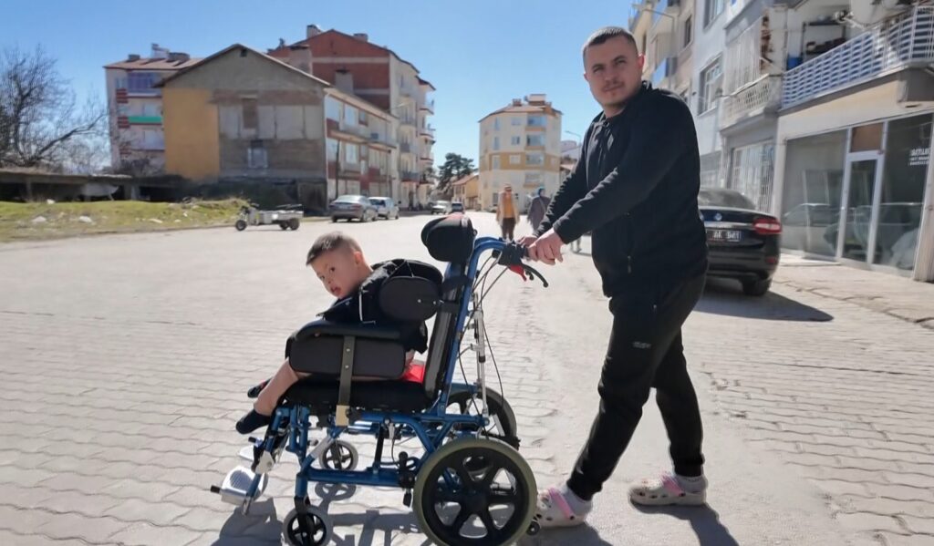 Başkan Başdeğirmen’den Mustafa Eymen’e Özel Engelli Aracı Desteği eymen 2