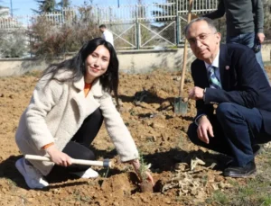 Süleyman Demirel Üniversitesi’nden Çanakkale Zaferi Anısına Anlamlı Etkinlik: Binlerce Fidan Toprakla Buluştu