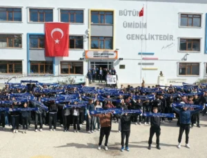 Isparta’da Duchenne Musküler Distrofi (DMD) Hastalığıyla Mücadele Eden Görkem Efe’ye Okul Arkadaşlarından Moral Desteği