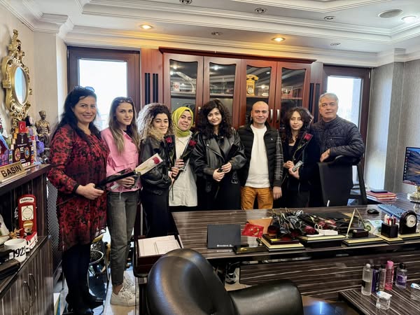 Isparta Gazeteciler Cemiyeti (IGC) Başkanı Mustafa Baş, Kadın Gazetecileri Unutmadı j