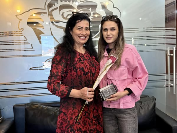 Isparta Gazeteciler Cemiyeti (IGC) Başkanı Mustafa Baş, Kadın Gazetecileri Unutmadı j3