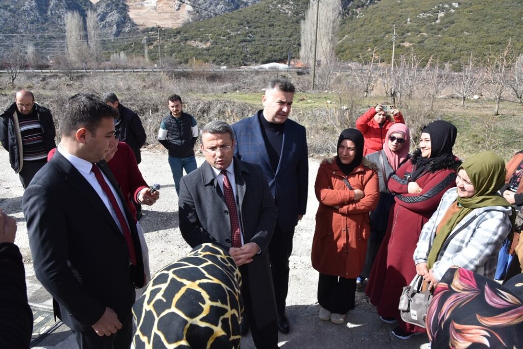Eğirdir Belediye Başkanı Mustafa Özer, Mantar Üreticilerini Ziyaret Etti m8