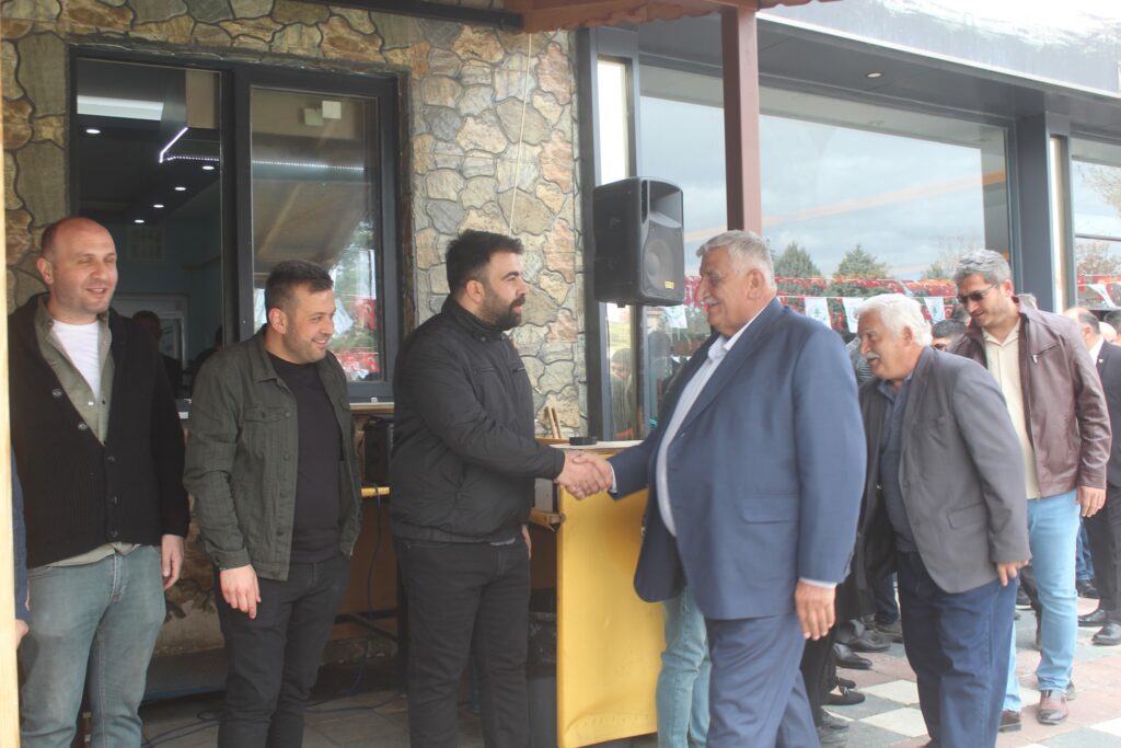 Şarkikaraağaç’ta Geleneksel Bayramlaşma Töreni Düzenlendi s4