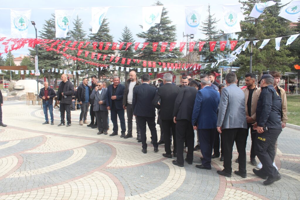 Şarkikaraağaç’ta Geleneksel Bayramlaşma Töreni Düzenlendi s5