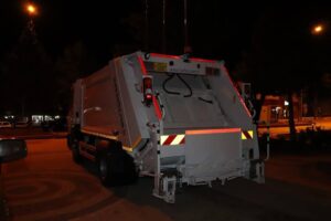 Uluborlu Belediyesi’ne Hibe Destek: Katı Atık Toplama Aracı Teslim Alındı u2 1