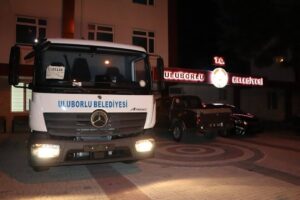 Uluborlu Belediyesi’ne Hibe Destek: Katı Atık Toplama Aracı Teslim Alındı u3 1