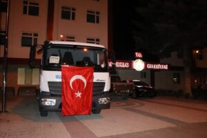 Uluborlu Belediyesi’ne Hibe Destek: Katı Atık Toplama Aracı Teslim Alındı u4 1