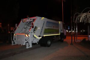 Uluborlu Belediyesi’ne Hibe Destek: Katı Atık Toplama Aracı Teslim Alındı u5 1