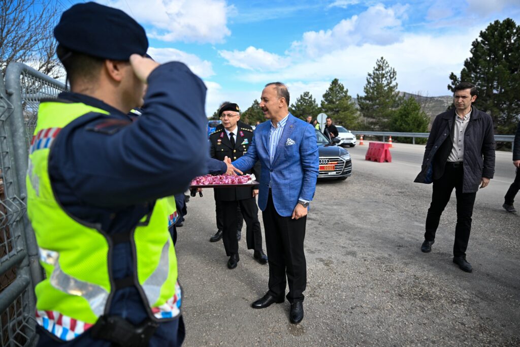 Vali Abdullah Erin’den Polis ve Jandarmaya Bayram Ziyareti v3 2