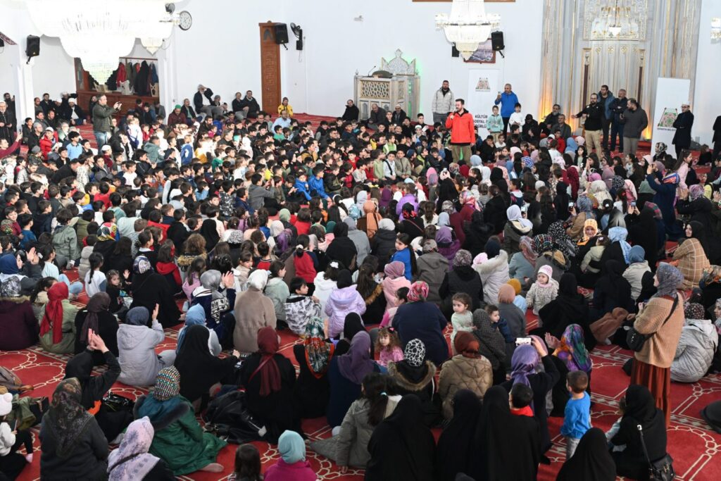 Sertaç Abi, Isparta’da Çocuklarla ‘Dijital Kardeşlik’ Etkinliğinde Buluştu y2