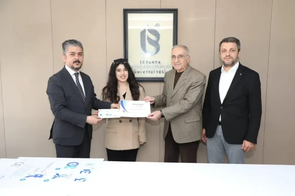 Uluborlu Selahattin Karasoy MYO’nun “Birlikte 30 Yıl” Logo Yarışmasında Kazananlar Ödüllerini Aldı 2 1