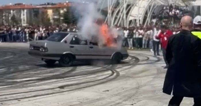 Isparta'da Modifiye Festivalinde Tofaş'ta Yangın: Seyirciler Panik Yaşadı Isparta'da Modifiye