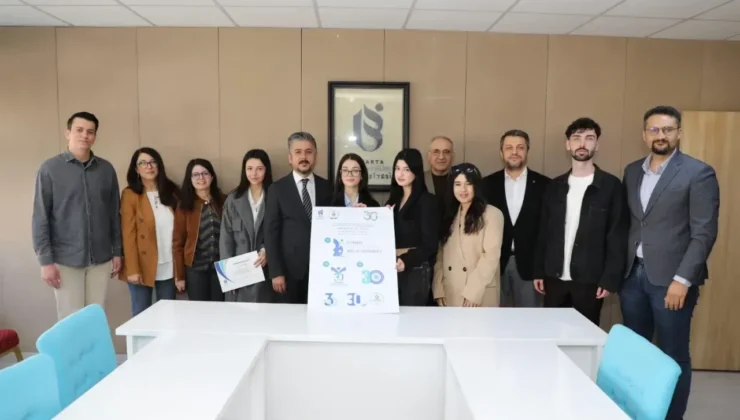 Uluborlu Selahattin Karasoy MYO’nun “Birlikte 30 Yıl” Logo Yarışmasında Kazananlar Ödüllerini Aldı