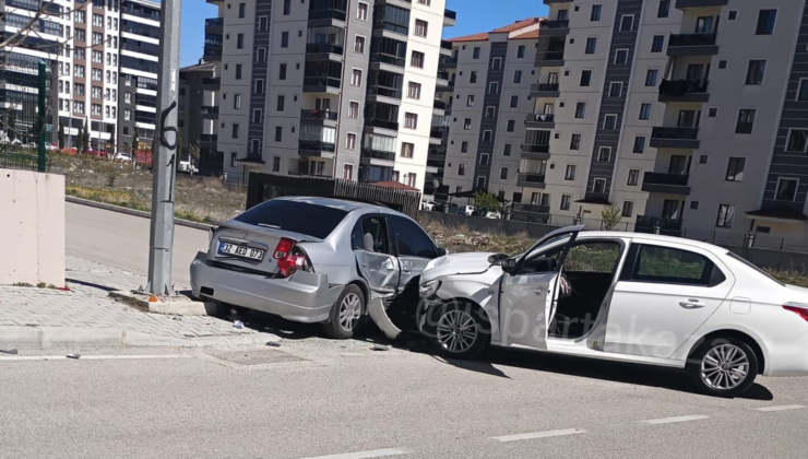 Çünür Mahallesi’nde Trafik Kazası: İki Otomobil Çarpıştı