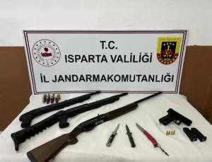 Yenişarbademli’de Jandarma ve İstihbarat Şube Ekiplerinden Başarılı Operasyon: Ruhsatsız Silah ve Mühimmat Ele Geçirildi