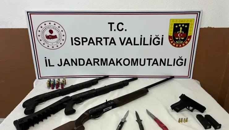 Yenişarbademli’de Jandarma ve İstihbarat Şube Ekiplerinden Başarılı Operasyon: Ruhsatsız Silah ve Mühimmat Ele Geçirildi