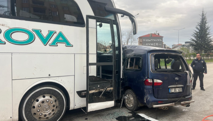 Isparta’da Yolcu Otobüsü Panelvana Çarptı: 1 Ölü, 2 Yaralı