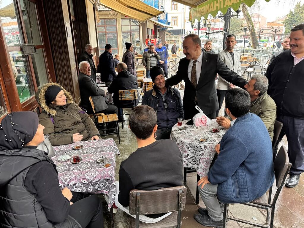 Isparta Valisi Abdullah ERİN Halkla İç İçe Olmaya Devam Ediyor. Erin, Yalvaç İlçesinde Vatandaşlarla Bir Araya Geldi SaveClip.App 488971739 18468676912070620 5812099450388632139 n