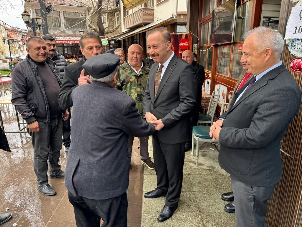 Isparta Valisi Abdullah ERİN Halkla İç İçe Olmaya Devam Ediyor. Erin, Yalvaç İlçesinde Vatandaşlarla Bir Araya Geldi SaveClip.App 489254374 18468676888070620 5139090246660046454 n