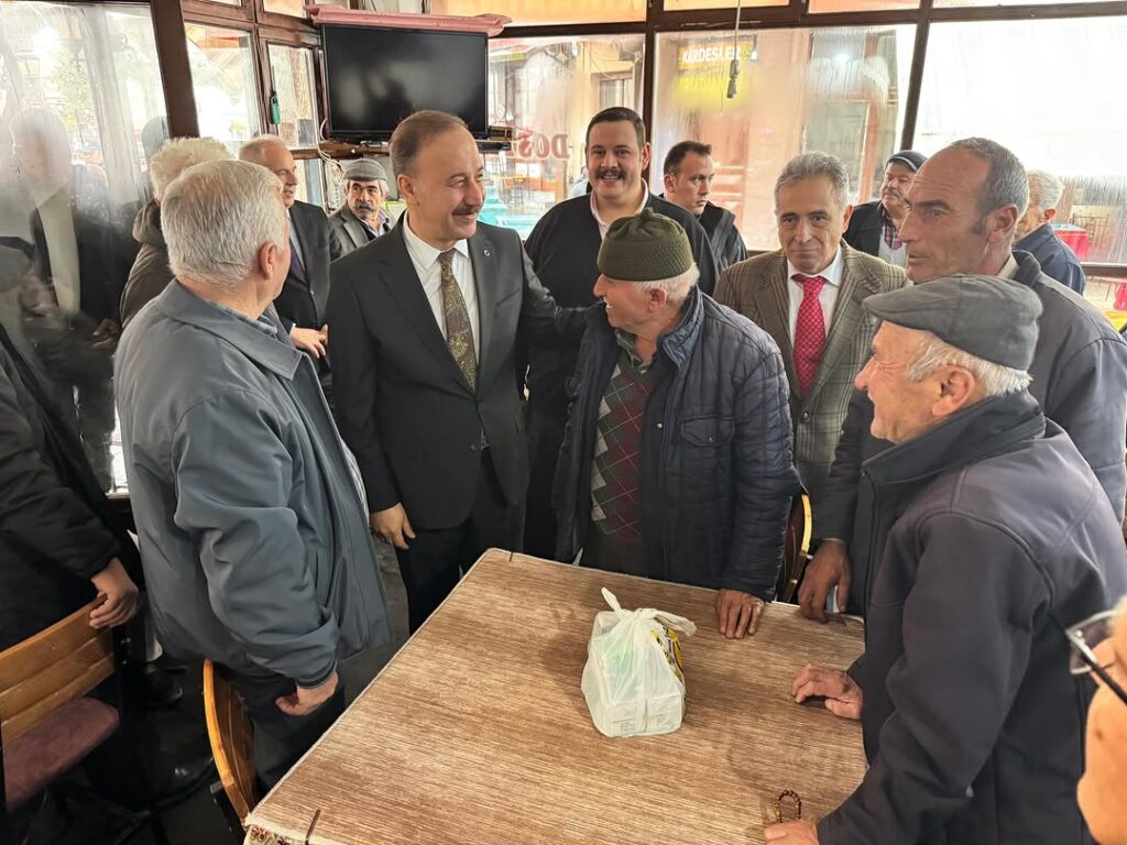 Isparta Valisi Abdullah ERİN Halkla İç İçe Olmaya Devam Ediyor. Erin, Yalvaç İlçesinde Vatandaşlarla Bir Araya Geldi SaveClip.App 489623166 18468676840070620 1800666674039186099 n