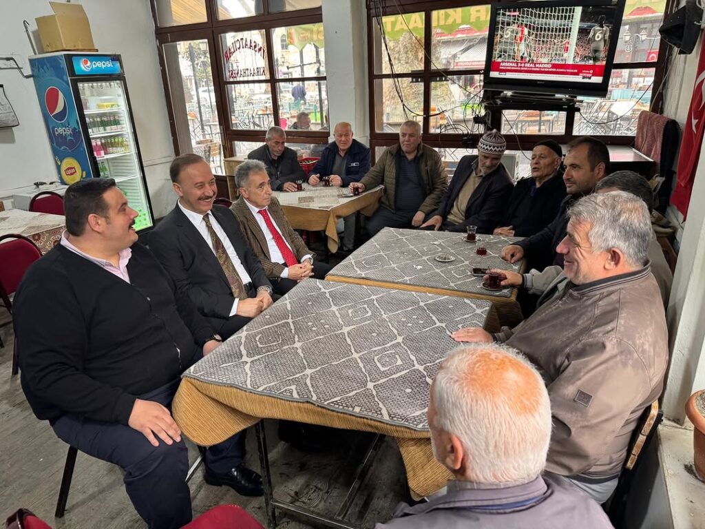 Isparta Valisi Abdullah ERİN Halkla İç İçe Olmaya Devam Ediyor. Erin, Yalvaç İlçesinde Vatandaşlarla Bir Araya Geldi SaveClip.App 489742458 18468676879070620 7937648346203518051 n