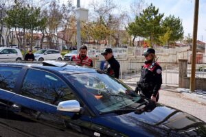 Isparta'da Asayiş Uygulaması: 18 Ekip ile Geniş Kapsamlı Denetim Gerçekleştirildi SaveClip.App 490101746 17901518667160537 2809299241128884297 n