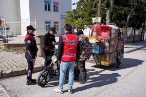 Isparta'da Asayiş Uygulaması: 18 Ekip ile Geniş Kapsamlı Denetim Gerçekleştirildi SaveClip.App 490537666 17901518676160537 6474296136717200459 n