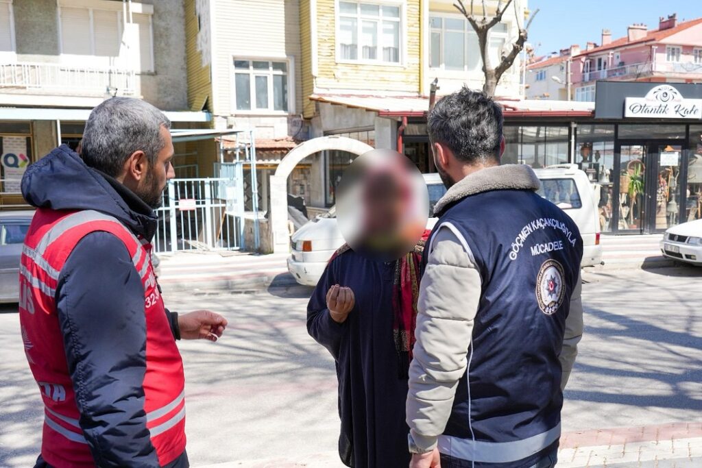 Isparta’da Düzensiz Göçle Mücadele 9 Yabancı Uyruklu Şahıs Hakkında Sınır Dışı İşlemi Başlatıldı. SaveClip.App 490537666 17901628890160537 6889607524616681923 n