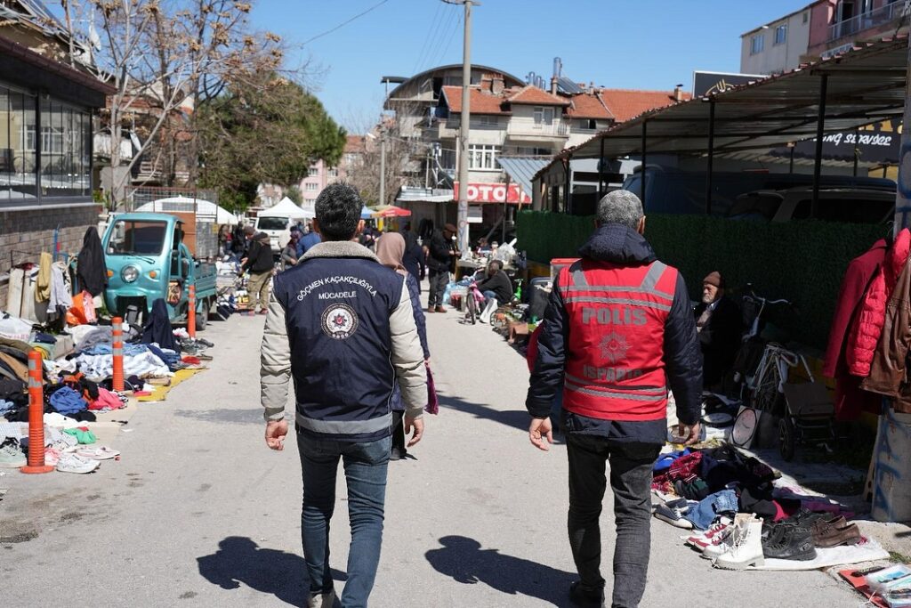 Isparta’da Düzensiz Göçle Mücadele 9 Yabancı Uyruklu Şahıs Hakkında Sınır Dışı İşlemi Başlatıldı. SaveClip.App 490925759 17901628899160537 8195482505555486163 n