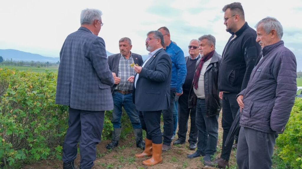 CHP Isparta İl Başkanı Hasan Karaca, Gönen'de Gül Üreticilerinin Sorunlarını Yerinde İnceledi SaveClip.App 491414024 1066757468686004 1637607775233006574 n