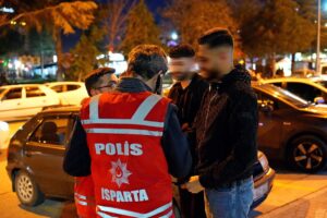 Isparta’da Türkiye Huzur Güven Uygulaması: 5.000’den Fazla Şahıs ve 1.900 Araç Denetlendi SaveClip.App 491414555 17901869607160537 4910908851943978700 n