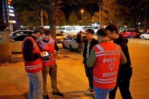Isparta’da Türkiye Huzur Güven Uygulaması: 5.000’den Fazla Şahıs ve 1.900 Araç Denetlendi SaveClip.App 491414631 17901869619160537 3481568762711495711 n