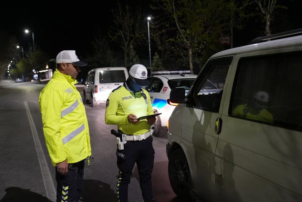 Isparta'da Gece Yarısı Trafik ve Asayiş Uygulaması: 11 Araca Ceza SaveClip.App 491417005 17902421025160537 2181408276472244255 n