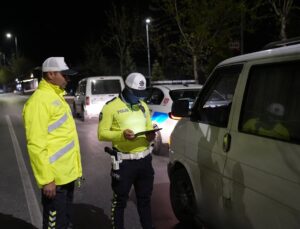 Isparta’da Gece Yarısı Trafik ve Asayiş Uygulaması: 11 Araca Ceza