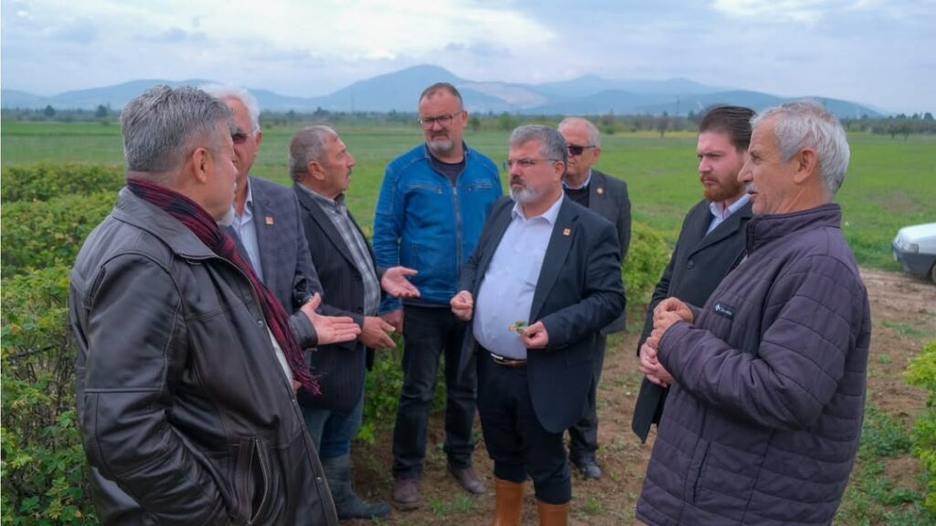 CHP Isparta İl Başkanı Hasan Karaca, Gönen'de Gül Üreticilerinin Sorunlarını Yerinde İnceledi SaveClip.App 491417006 1137406284807466 4936447085686259009 n