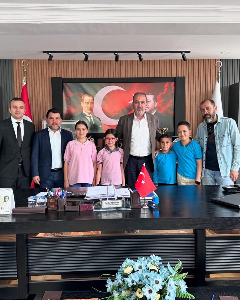 Atabey Belediyesi'nde de Başkanlık Koltuğu Geleceğin Teminatı Olan Çocuklara Devredildi Atabey