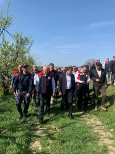 Tarım ve Orman Bakan Yardımcısı Ahmet Gümen, Isparta'da Zirai Don Zararlarını Yerinde İnceledi b2