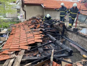 Isparta Gülcü Mahallesi’nde Kaynak Kıvılcımı Yangına Neden Oldu