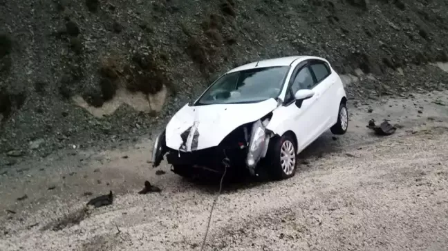 Yalvaç'ta Otomobil Şarampole Devrildi: 2 Yaralı kaza