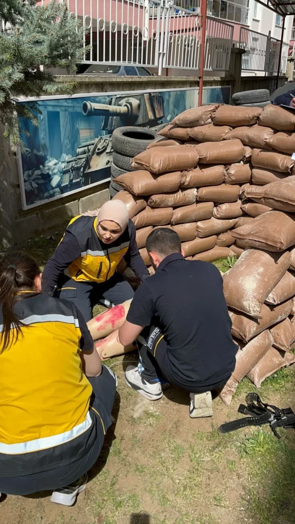 SDÜ Paramedik Öğrencileri Paramedik Haftası'nda Bilgi ve Beceri Şovuna İmza Attı p2
