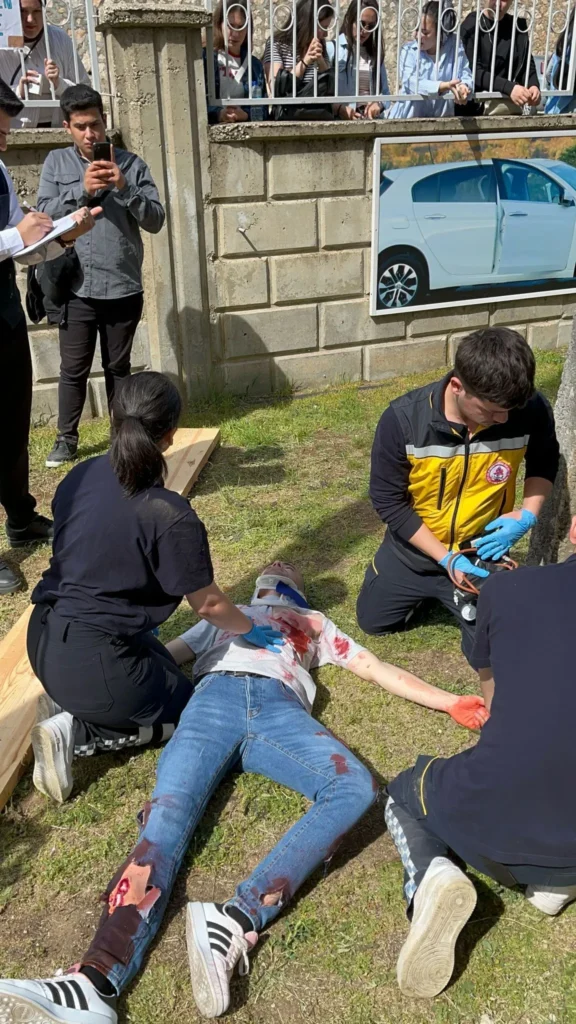 SDÜ Paramedik Öğrencileri Paramedik Haftası'nda Bilgi ve Beceri Şovuna İmza Attı p3