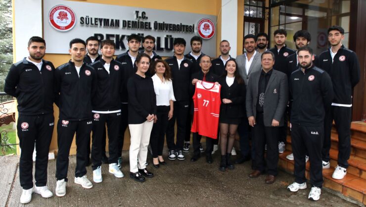 SDÜ Erkek Basketbol Takımı’ndan Rektör Saltan’a Ziyaret