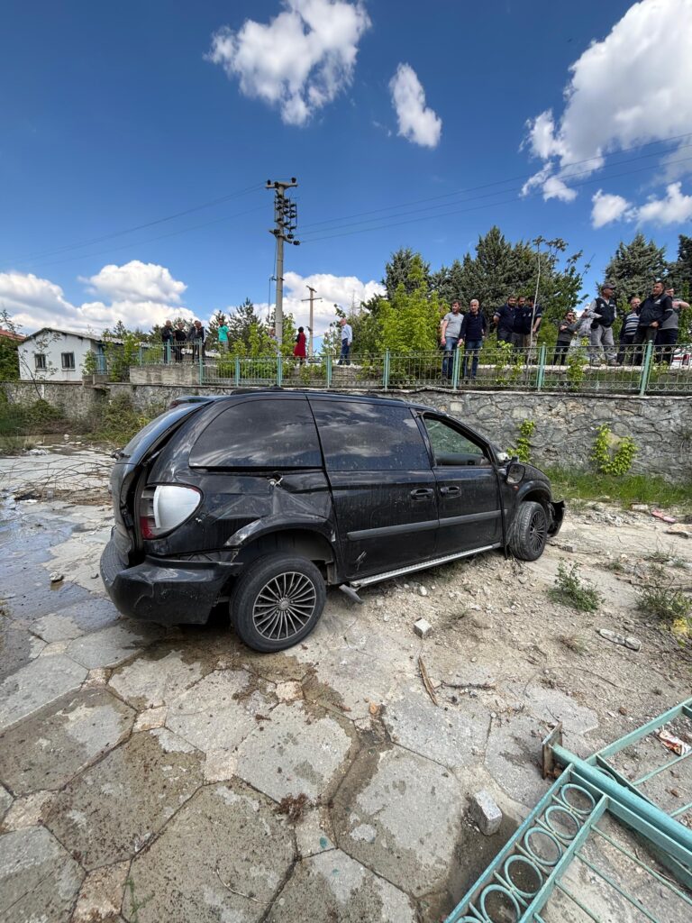 Isparta’da Korkutan Kaza! Kontrolden Çıkan Araç Kanala Uçtu 23467031 bbe3 453c 8549 6ecbdeff5074