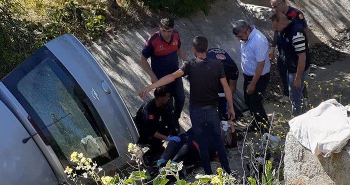 Şarkikaraağaç’ta Otomobil Su Kanalına Devrildi: 2 Yaralı