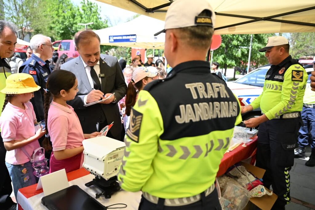 Isparta’da Trafik Güvenliği İçin Ortak Mesaj: Bir Kural, Bir Ömür SaveClip.App 496142308 18473688523070620 5453909622299745288 n