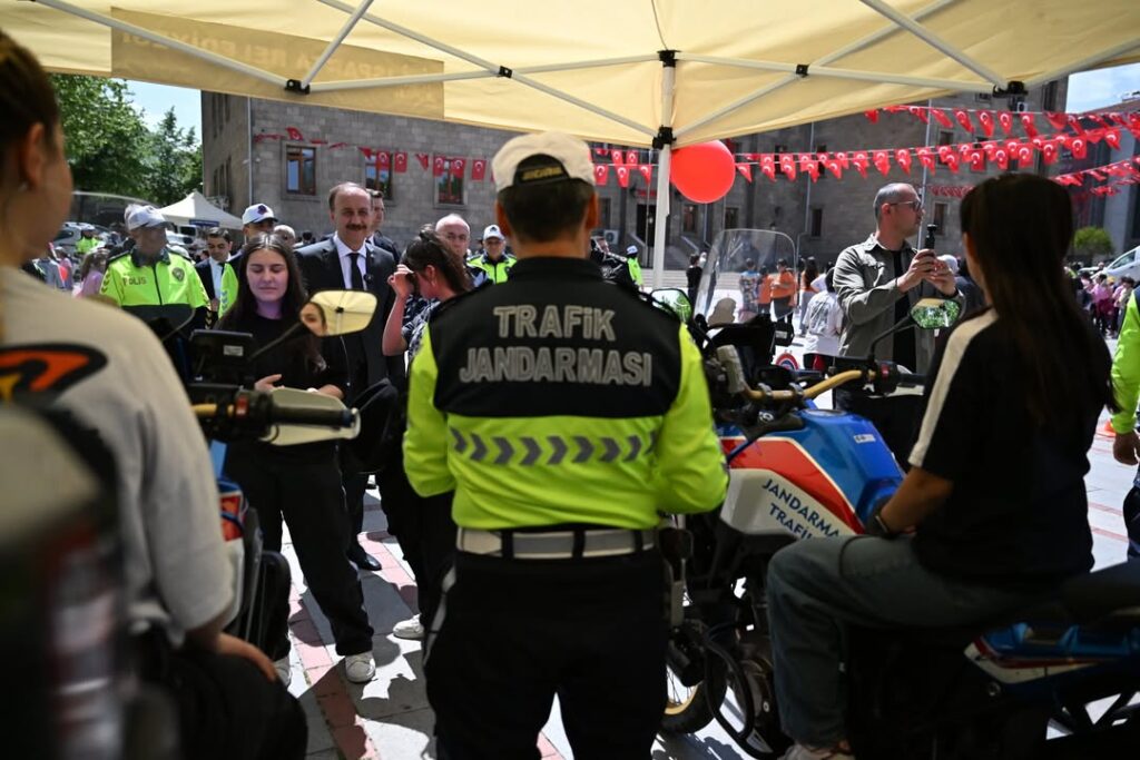 Isparta’da Trafik Güvenliği İçin Ortak Mesaj: Bir Kural, Bir Ömür SaveClip.App 496303317 18473688514070620 792859842834310708 n