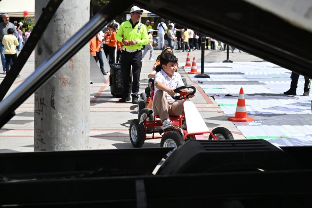 Isparta’da Trafik Güvenliği İçin Ortak Mesaj: Bir Kural, Bir Ömür SaveClip.App 496530577 18473688502070620 6844777280412121298 n