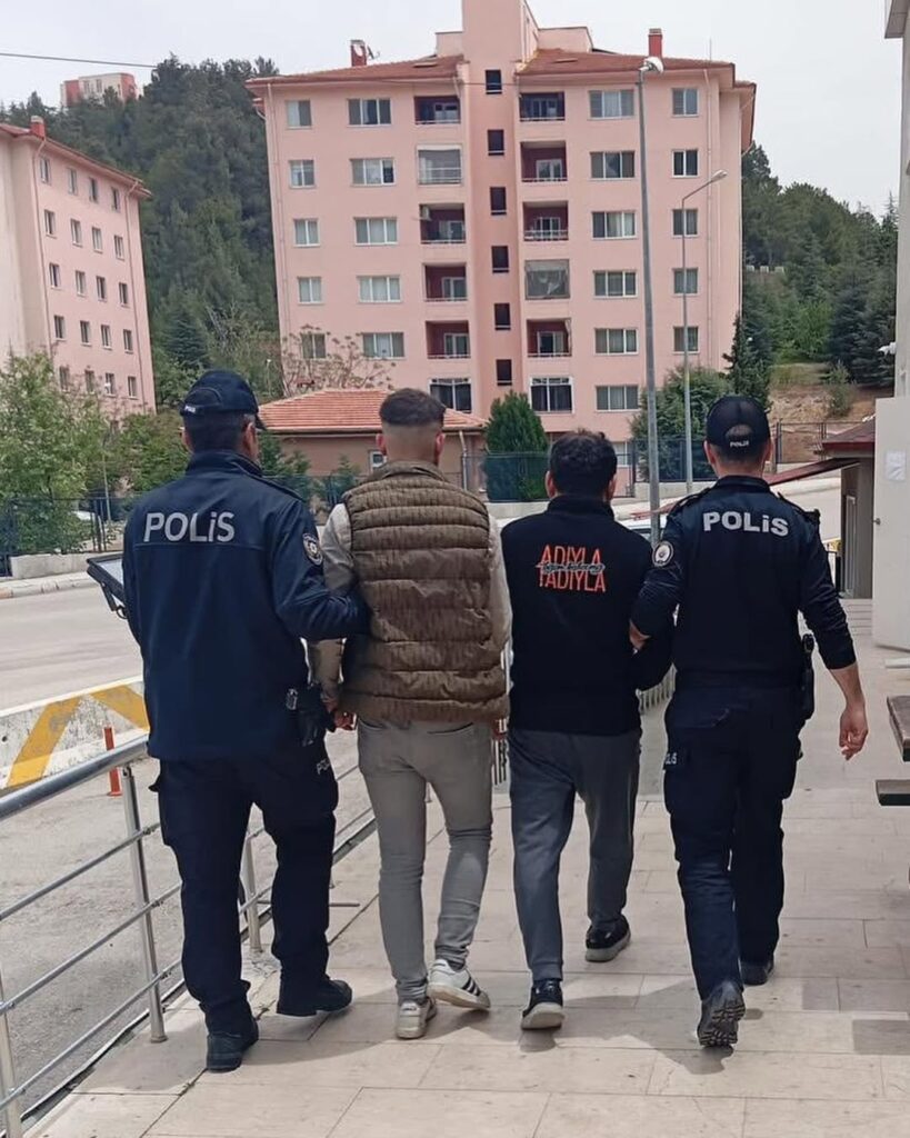 Silahlı Tehdit ve Hırsızlık Suçluları Eğirdir’de Yakalandılar! Tutuklama Kararı Çıktı SaveClip.App 497072408 17908181241139408 5783741220515007973 n